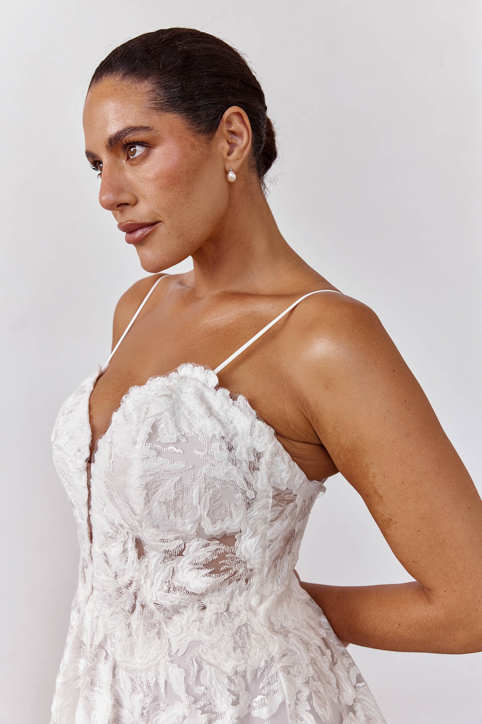 Woman wearing a lace wedding dress with straps_L_