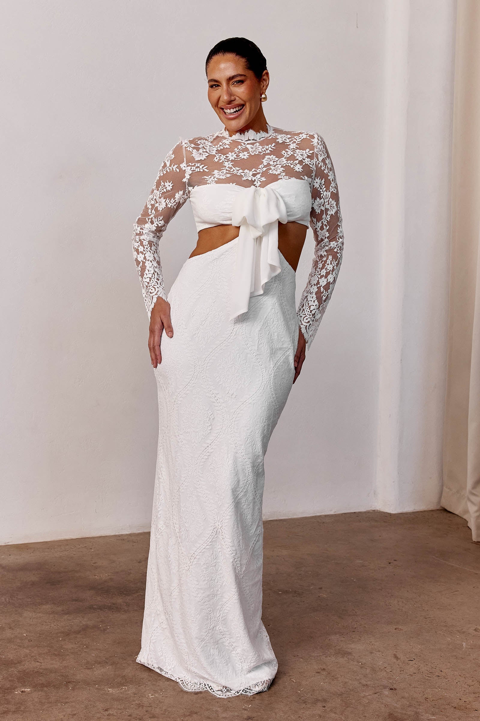 Woman wearing a long sleeve lace wedding dress_L_