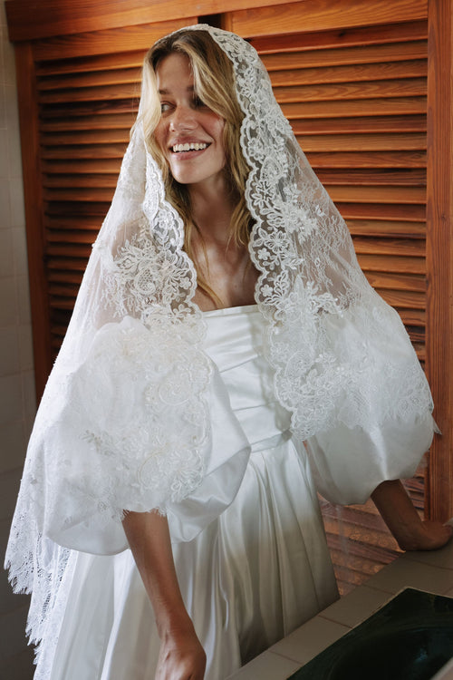 Mantilla Veil with Wedding Dress and puff sleeves