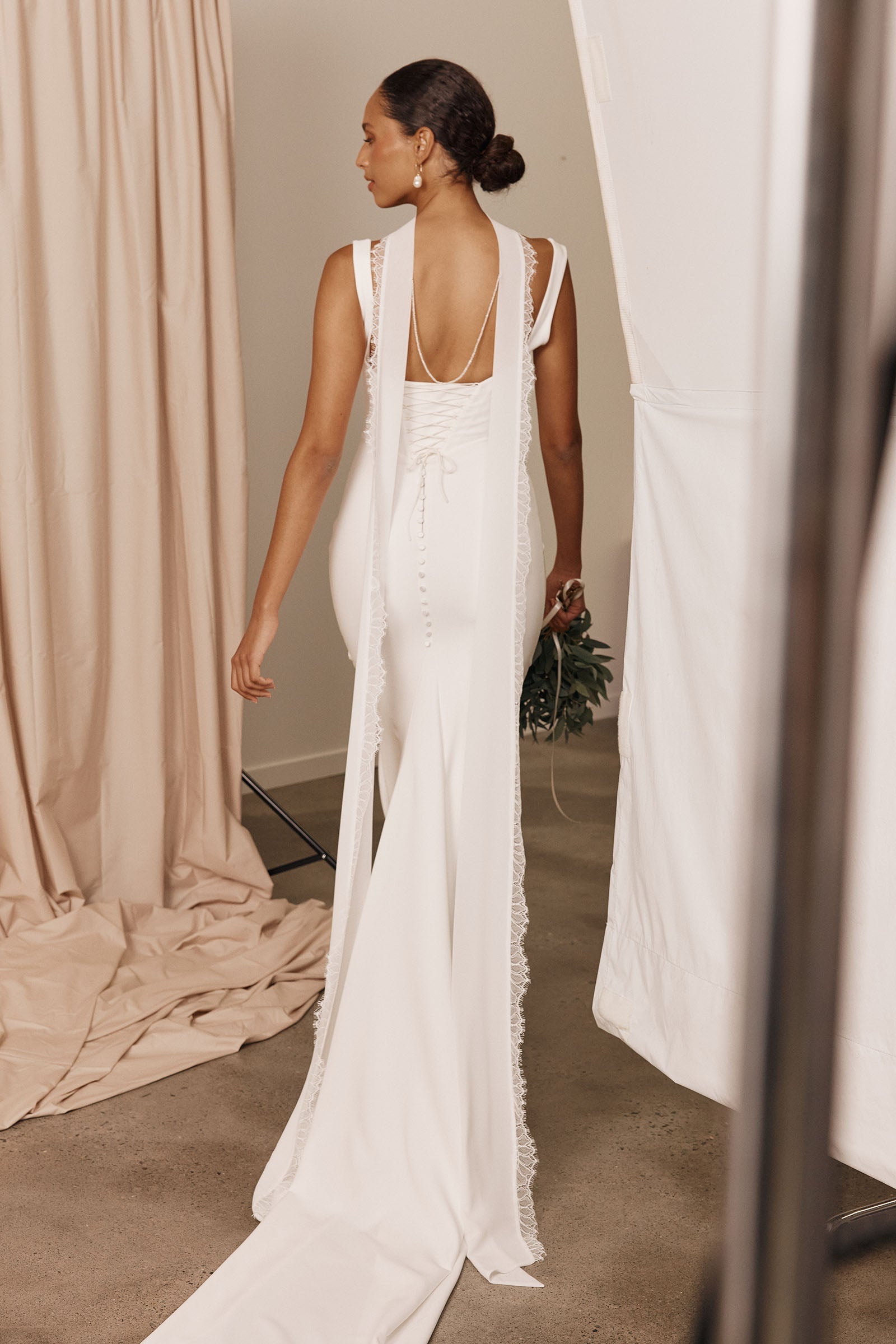 Crepe wedding dress with a bridal neckscarf_XS_
