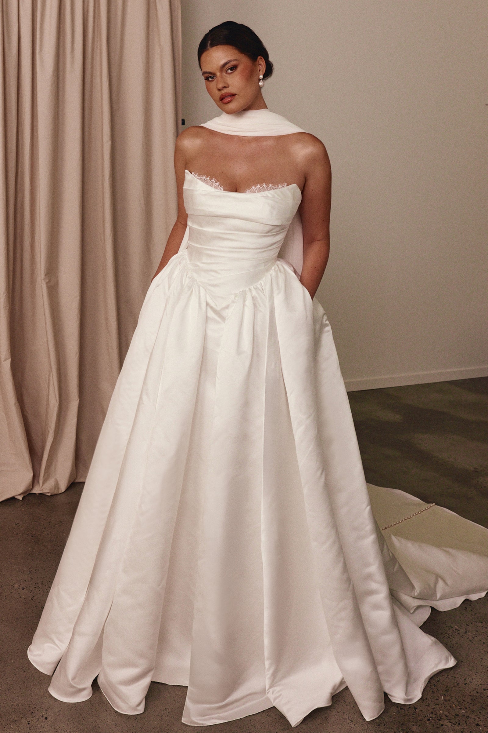 Strapless basque waist wedding dress_M_