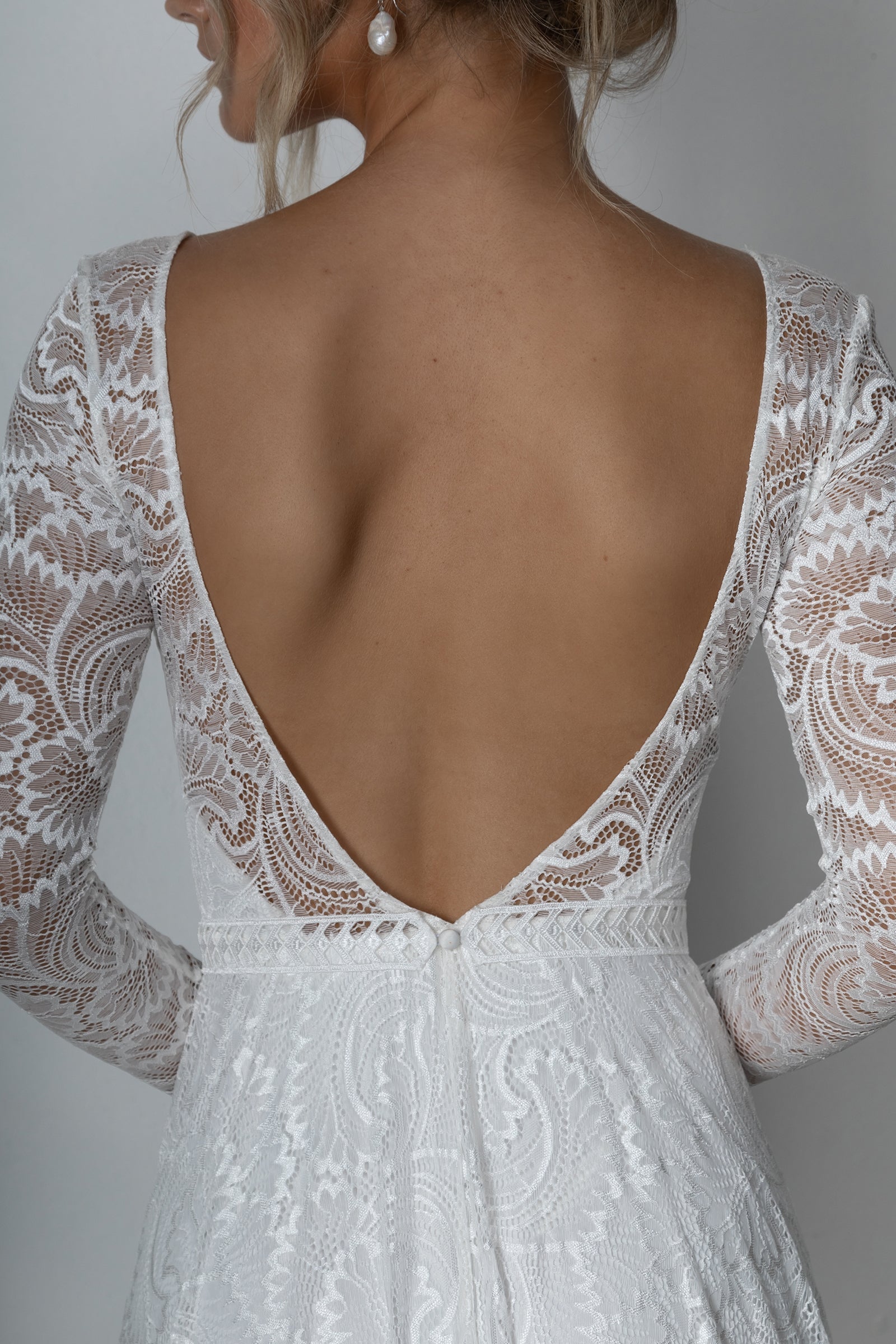 Romance Language White Backless Lace Dress