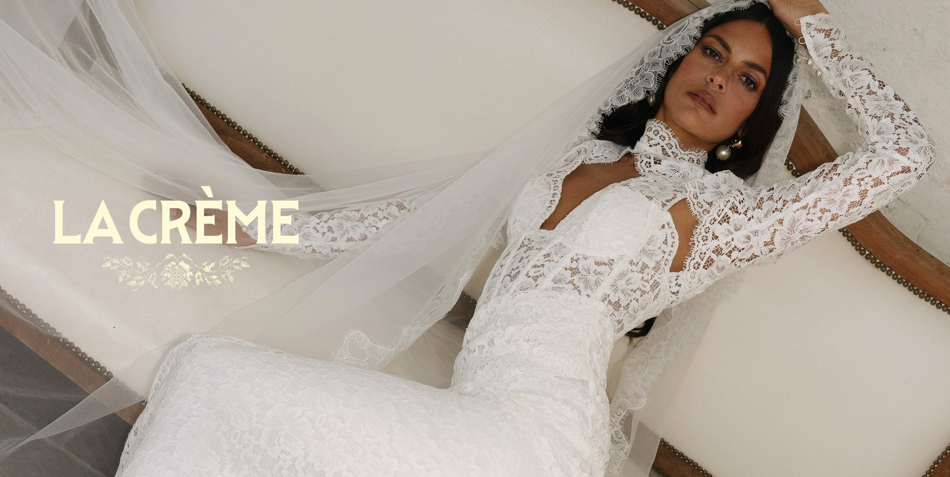 lace wedding dress with sleeves and veil